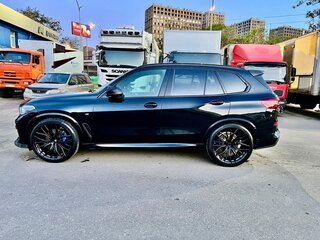 2020 BMW X5 30d IV (G05/G18), чёрный, 8700000 рублей, вид 4