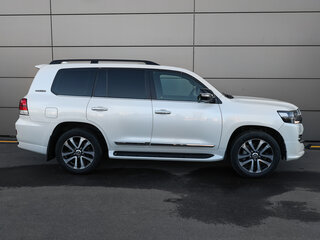 2019 Toyota Land Cruiser 200 Series Рестайлинг 2, белый, 8549000 рублей, вид 4