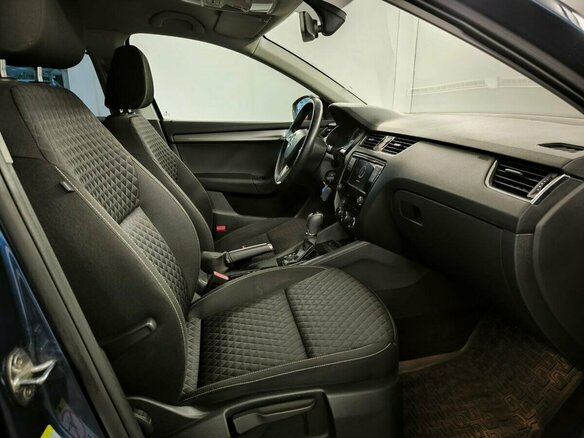 2017 Skoda Octavia III (A7) Рестайлинг, синий, 1535000 рублей - вид 9