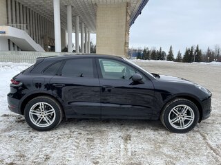2021 Porsche Macan I Рестайлинг, чёрный, 7850000 рублей, вид 4
