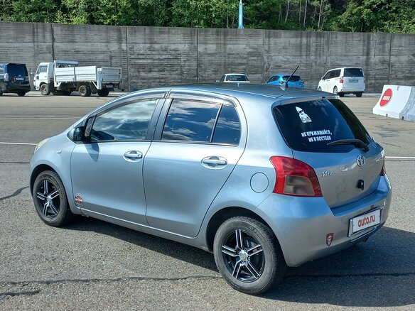 2007 Toyota Vitz II (XP90), серебристый, 500000 рублей - вид 7