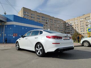 2019 Kia Optima IV Рестайлинг, белый, 2400000 рублей, вид 3