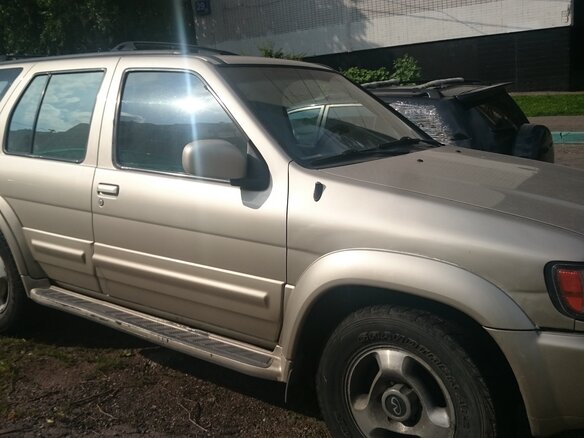 1999 Infiniti QX4 I, золотистый - вид 3