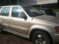 1999 Infiniti QX4 I, золотистый - вид 3