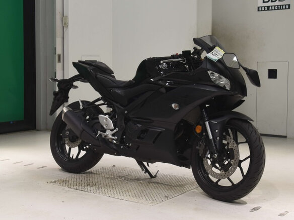 2021 Yamaha YZF-R3, чёрный, 600000 рублей - вид 2
