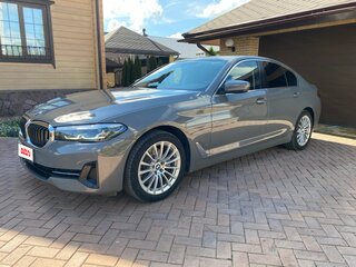 2021 BMW 5 серии 520i VII (G30/G31/G38) Рестайлинг, серый, 4390000 рублей, вид 2