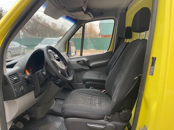 2015 Mercedes-Benz Sprinter, жёлтый, 2200000 рублей - вид 12
