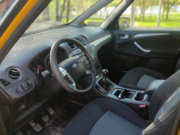 2013 Ford Galaxy II Рестайлинг, жёлтый, 1050000 рублей - вид 10
