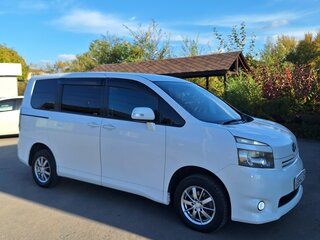 2007 Toyota Voxy II (R70), белый, 999999 рублей, вид 4