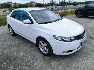2010 Kia Cerato 5-speed II, белый, 950000 рублей, вид 2