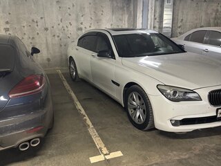 2011 BMW 7 серии Long 740Li V (F01/F02/F04), белый, 1800000 рублей, вид 5