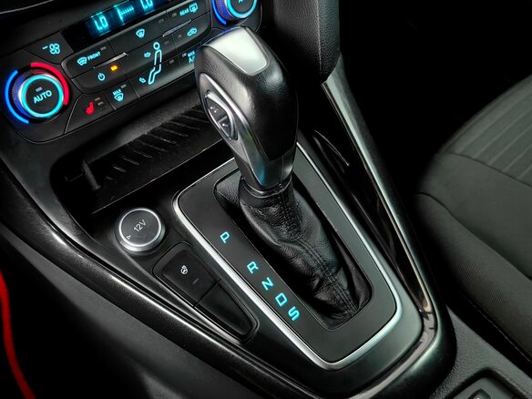2017 Ford Focus III Рестайлинг, красный, 849000 рублей - вид 18