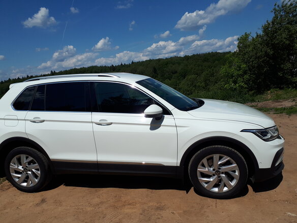 2021 Volkswagen Tiguan II Рестайлинг, белый - вид 3