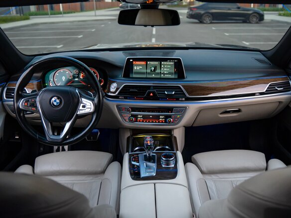 2016 BMW 7 серии 740d xDrive VI (G11/G12), серый, 4500000 рублей - вид 24