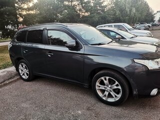 2014 Mitsubishi Outlander III, серый, 1425000 рублей, вид 4