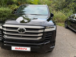 2023 Toyota Land Cruiser 300 Series, чёрный, 10800000 рублей, вид 2