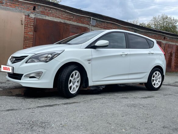 2015 Hyundai Solaris I Рестайлинг, белый, 1500000 рублей - вид 2