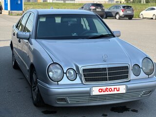 1999 Mercedes-Benz E-Класс 240 II (W210, S210) Рестайлинг, серебристый, 397000 рублей, вид 3