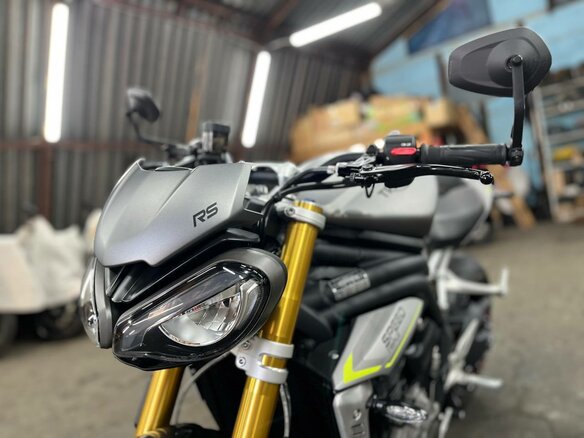 2021 Triumph Speed Triple, серый, 1520000 рублей - вид 15