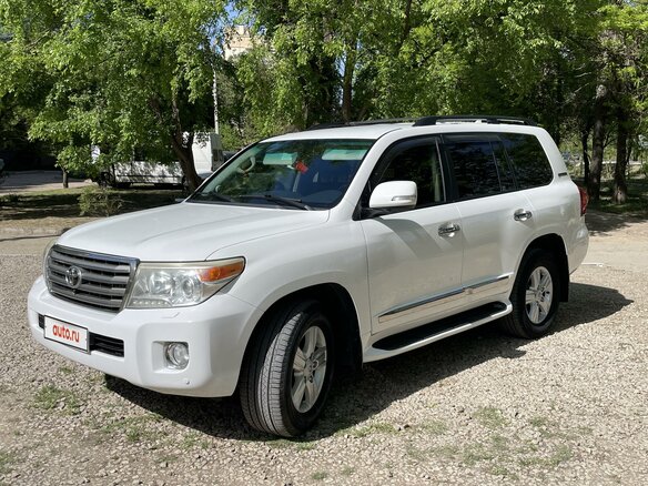2012 Toyota Land Cruiser 200 Series Рестайлинг 1, белый, 4600000 рублей
