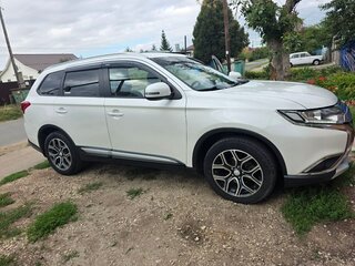 2015 Mitsubishi Outlander III Рестайлинг 2, белый, 1680000 рублей, вид 4