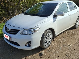 2013 Toyota Corolla X (E140, E150) Рестайлинг, белый, 1150000 рублей, вид 1