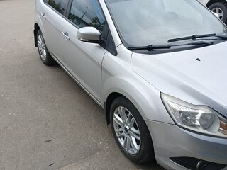 2010 Ford Focus II Рестайлинг, серебристый, 460000 рублей, вид 2