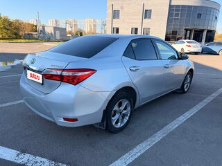 2013 Toyota Corolla XI (E160, E170, E180), серебристый, 1200000 рублей, вид 3