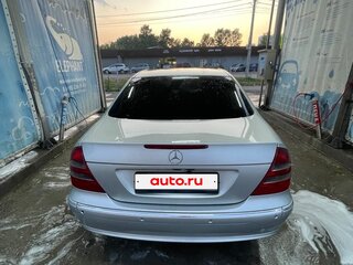 2004 Mercedes-Benz E-Класс 200 III (W211, S211), серебристый, 730000 рублей, вид 3