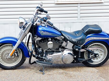 2009 Harley-Davidson Fat Boy, синий, 1150000 рублей, вид 3