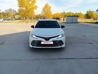 2019 Toyota Camry VIII (XV70), белый, 2600000 рублей, вид 3