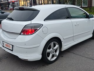 2007 Opel Astra GTC H Рестайлинг, белый, 600000 рублей, вид 4