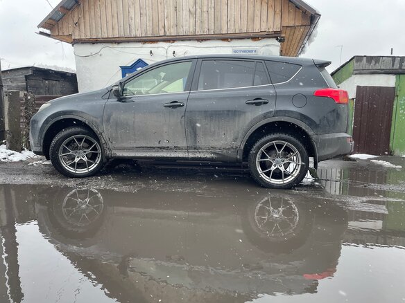 2013 Toyota RAV4 IV (XA40), чёрный, 1850000 рублей