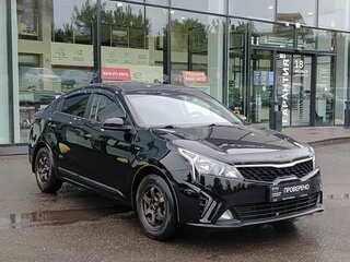 2021 Kia Rio IV Рестайлинг, чёрный, 1560000 рублей, вид 3