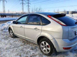 2009 Ford Focus II Рестайлинг, серебристый, 320000 рублей, вид 4