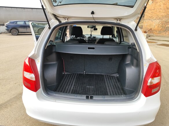 2013 Skoda Fabia II Рестайлинг, белый, 700000 рублей - вид 11