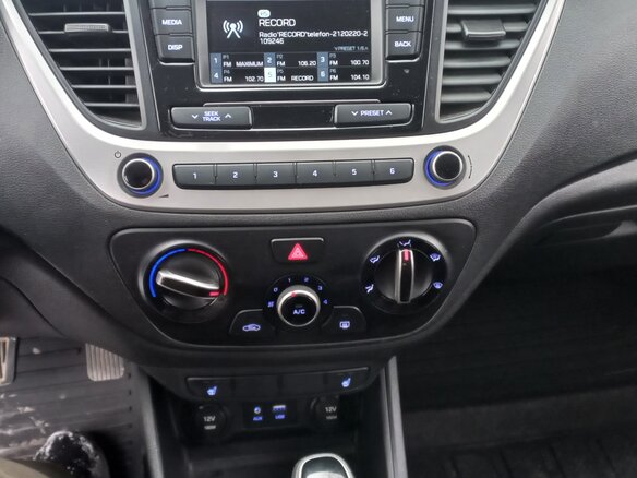 2018 Hyundai Solaris II, чёрный, 1100000 рублей - вид 9
