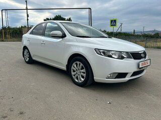 2012 Kia Cerato 6-speed II, белый, 850000 рублей, вид 2
