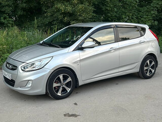 2013 Hyundai Solaris I, серебристый, 760000 рублей, вид 1