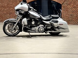 2015 Harley-Davidson CVO Street Glide, серебристый, 1250000 рублей, вид 5