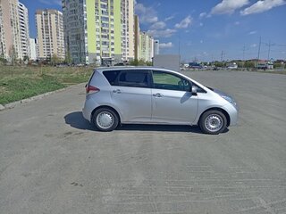 2015 Toyota Ractis II, серый, 800000 рублей, вид 3