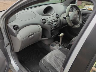 2001 Toyota Platz, серебристый, 370000 рублей, вид 5