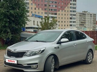 2016 Kia Rio III Рестайлинг, серебристый, 690000 рублей, вид 1