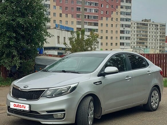 2016 Kia Rio III Рестайлинг, серебристый, 690000 рублей