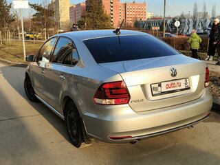 2019 Volkswagen Polo V Рестайлинг, серебристый, 1350000 рублей, вид 4