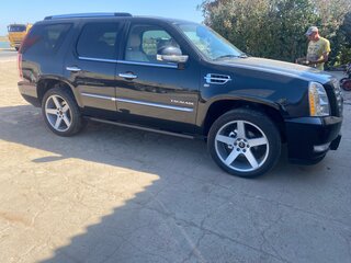 2011 Cadillac Escalade III, чёрный, 2499999 рублей, вид 2