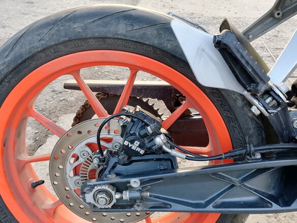2013 KTM 390 Duke, белый, 260000 рублей - вид 2