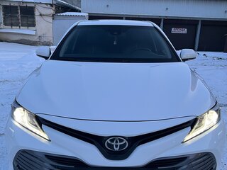 2018 Toyota Camry VIII (XV70), белый, 2400000 рублей, вид 2