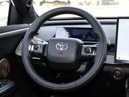 2026 Toyota bZ3X 58.3 kWh, бежевый - вид 8