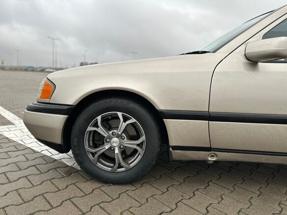 1994 Mercedes-Benz C-Класс 200 I (W202), золотистый - вид 12